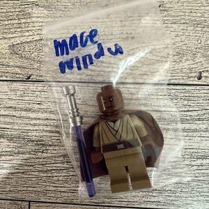 Lego Mace Windu Minifigure with Purple lightsaber and Brown Cape
